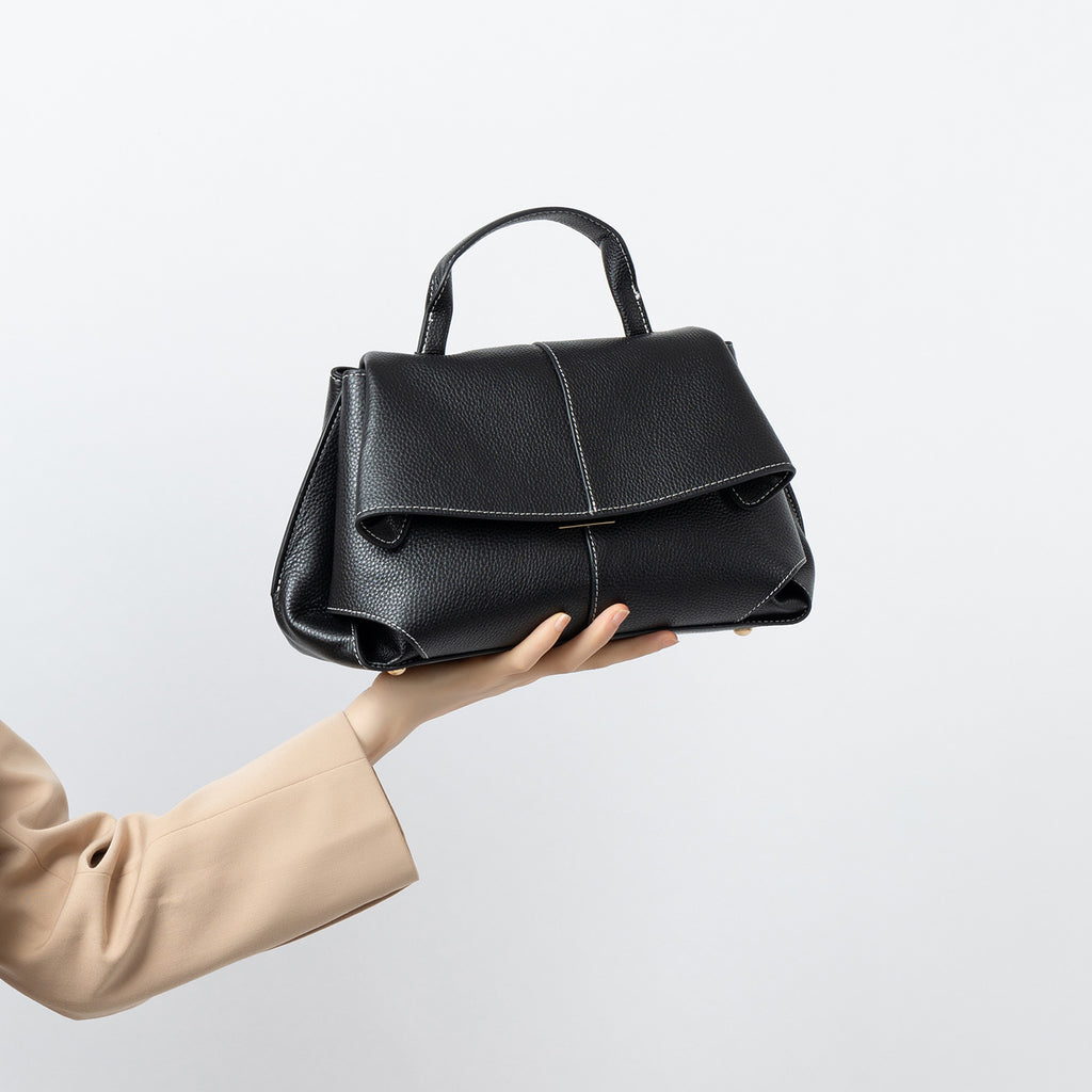 High-quality shoulder bag, niche design handbag, fashionable light luxury women's bag, ultra-light commuter messenger bag