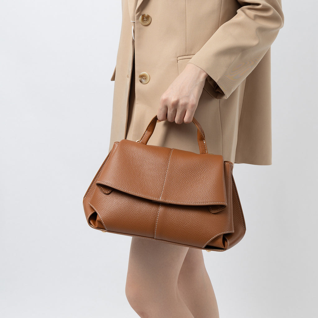 High-quality shoulder bag, niche design handbag, fashionable light luxury women's bag, ultra-light commuter messenger bag