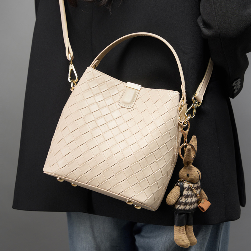 Genuine leather woven bucket bag large capacity shoulder crossbody bag trendy handbag