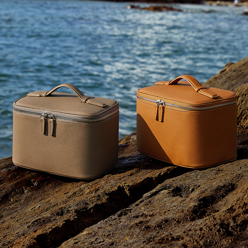 Genuine leather multi-compartment cosmetic bag, large capacity toiletry bag, high-end cowhide storage bag