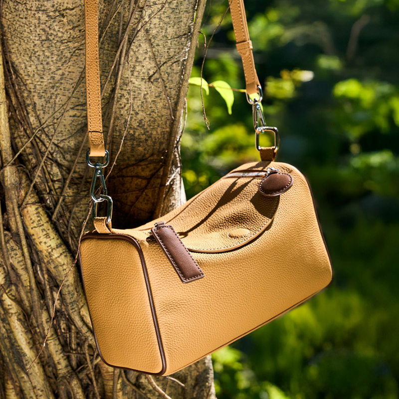 Top layer cowhide pillow bag versatile simple shoulder messenger bag Boston underarm bag