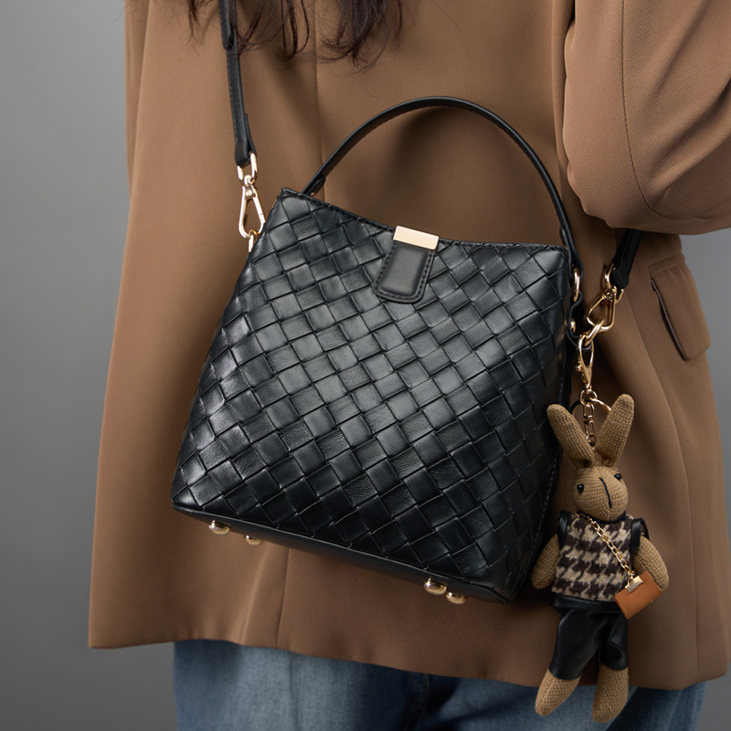 Genuine leather woven bucket bag large capacity shoulder crossbody bag trendy handbag