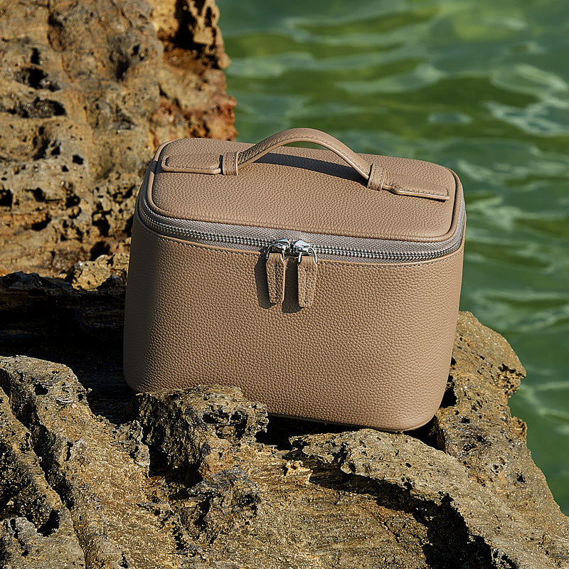 Genuine leather multi-compartment cosmetic bag, large capacity toiletry bag, high-end cowhide storage bag