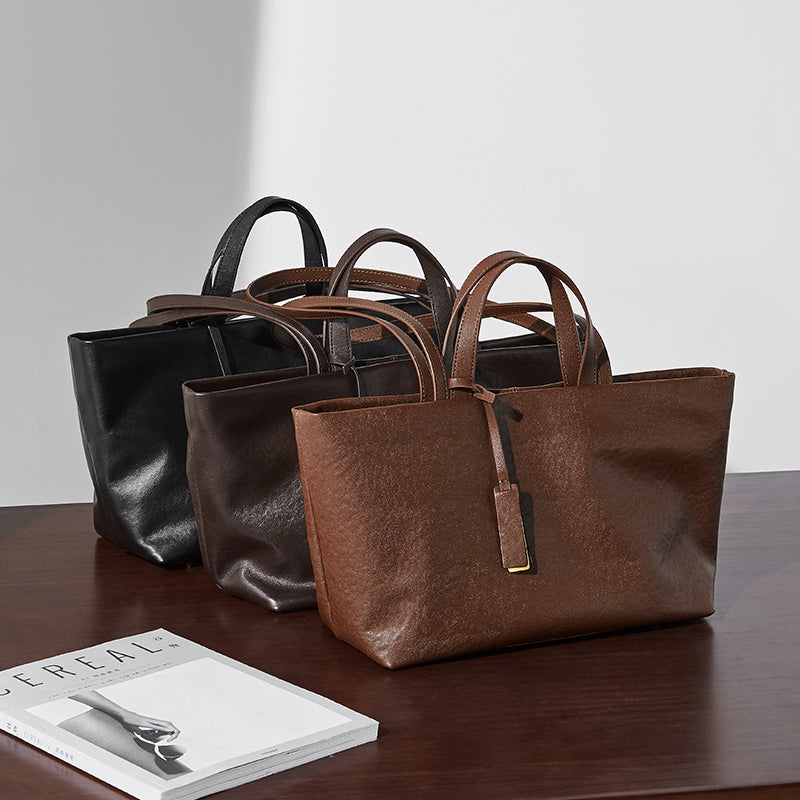 Small large-capacity shoulder tote bag