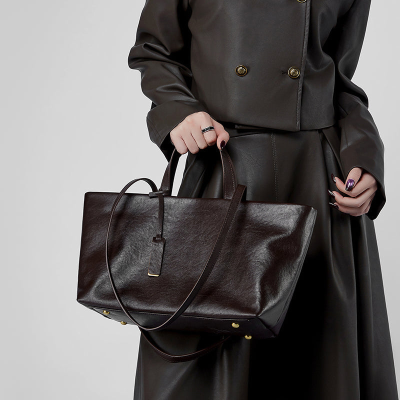 Small large-capacity shoulder tote bag