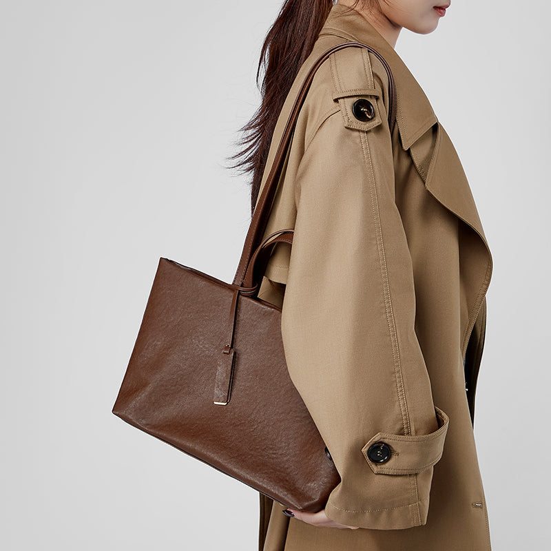Small large-capacity shoulder tote bag