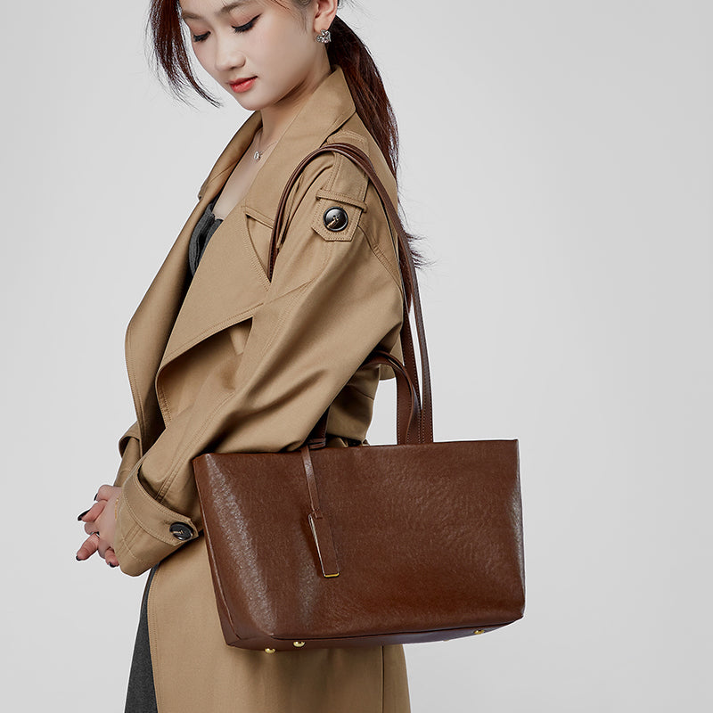 Small large-capacity shoulder tote bag
