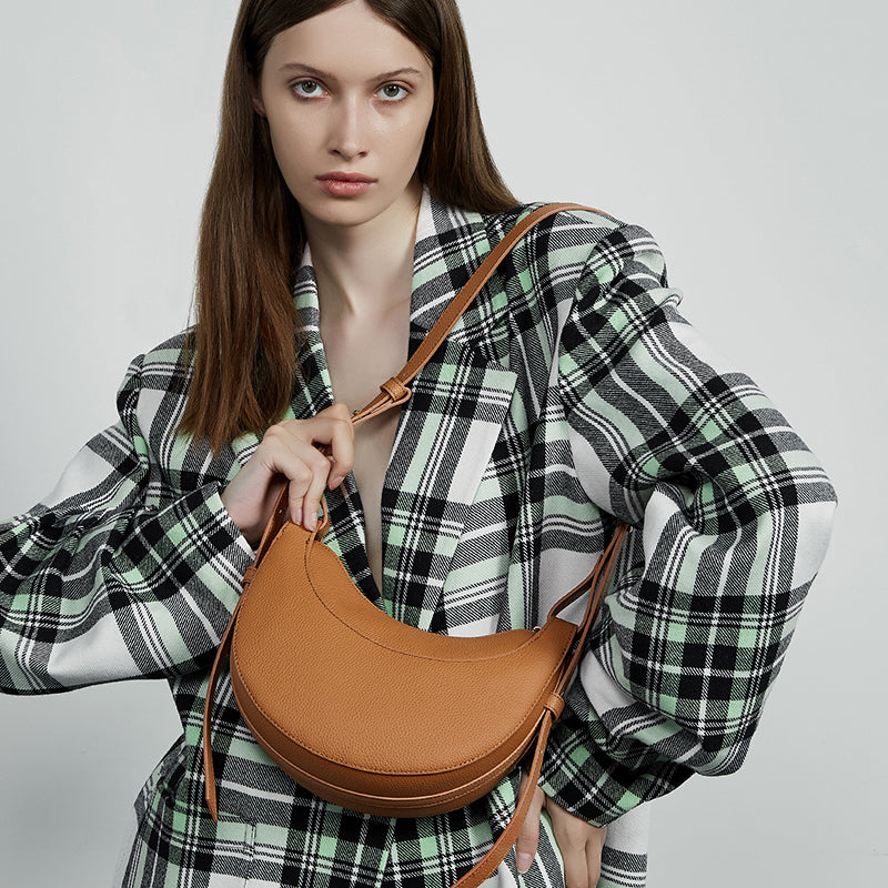Genuine leather messenger bag niche design high-quality texture one-shoulder crescent bag underarm saddle bag