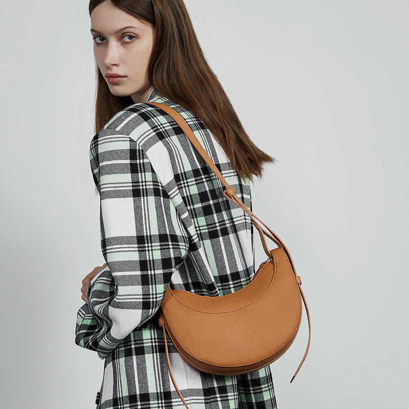 Genuine leather messenger bag niche design high-quality texture one-shoulder crescent bag underarm saddle bag