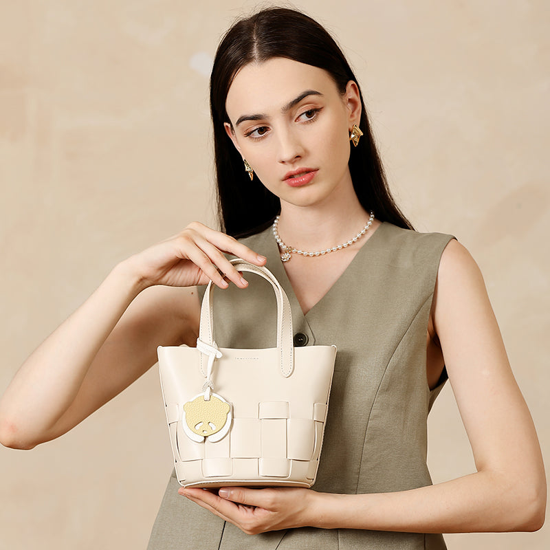 Niche handmade genuine leather woven bucket bag versatile fashion basket bag commuter shoulder messenger bag